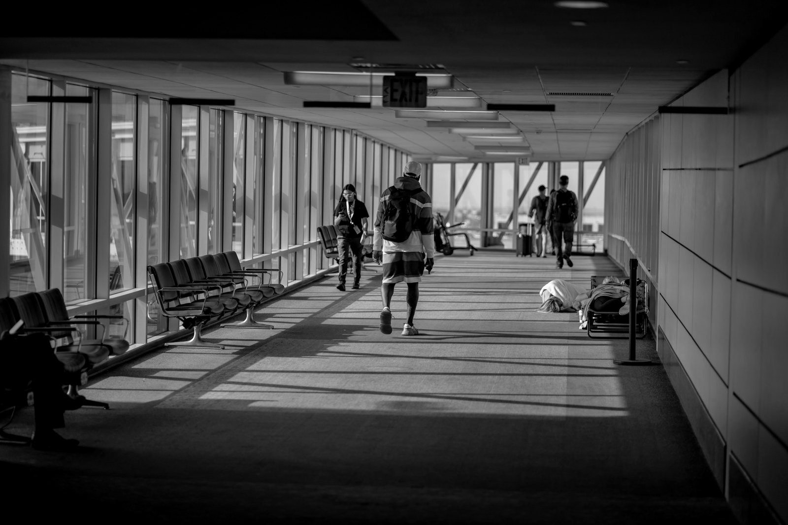 Child custody law in Bangladesh — child with luggage at an airport, illustrating cross-border disputes