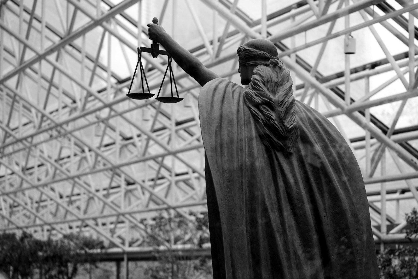 Contempt of court Bangladesh — judge's gavel representing civil and criminal contempt