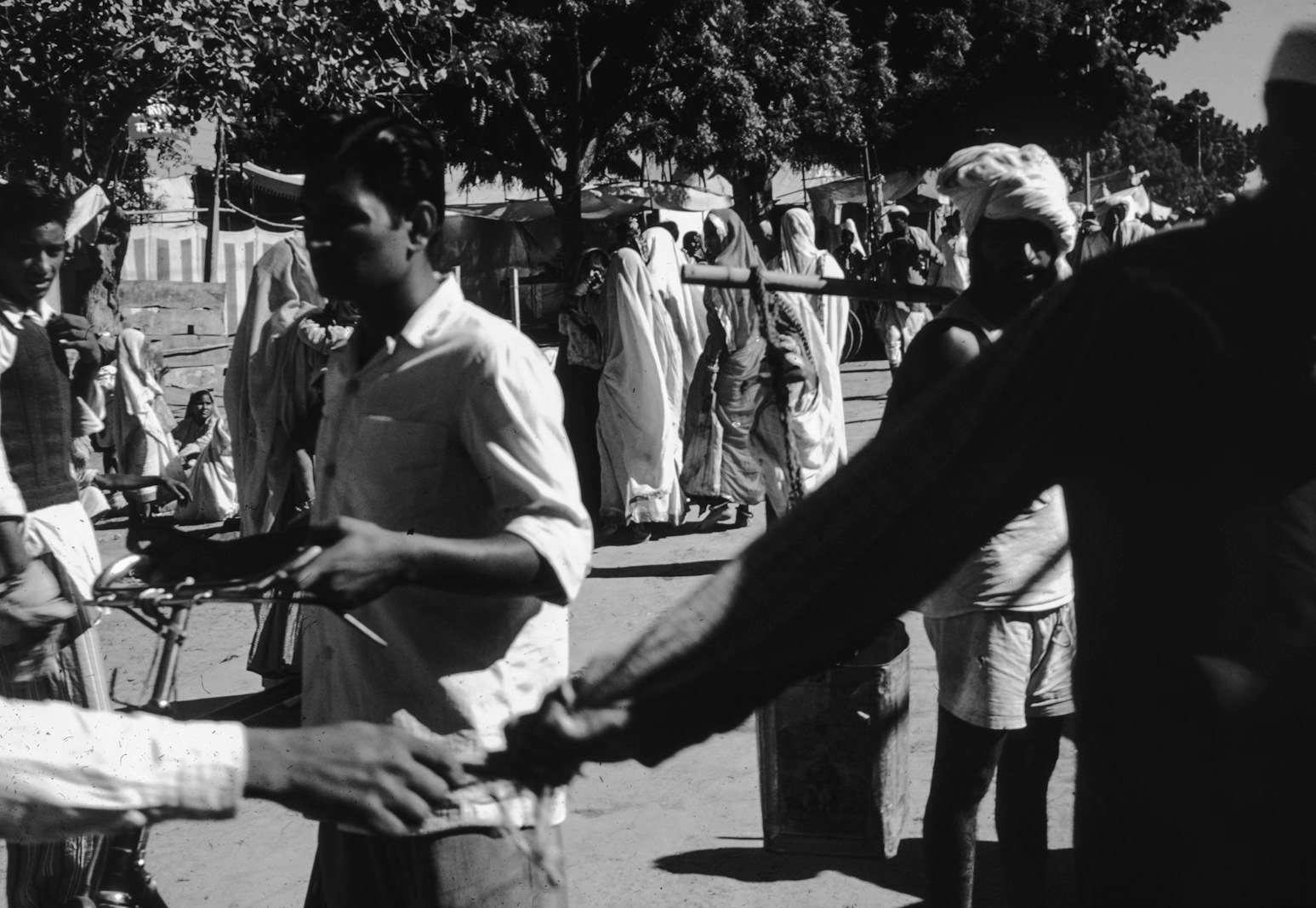 बांग्लादेश में कंपनी पंजीकरण — ढाका का व्यावसायिक क्षेत्र, जहाँ भारतीय निवेशक सहायक कंपनी स्थापित करते हैं