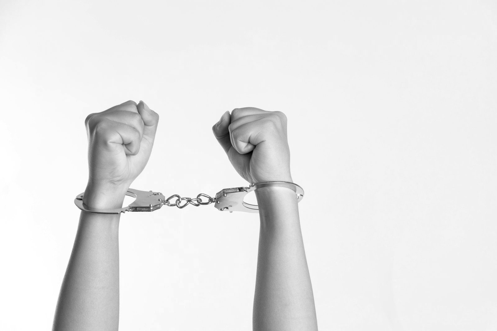 Criminal defence lawyer Bangladesh — signing an engagement letter that records fees