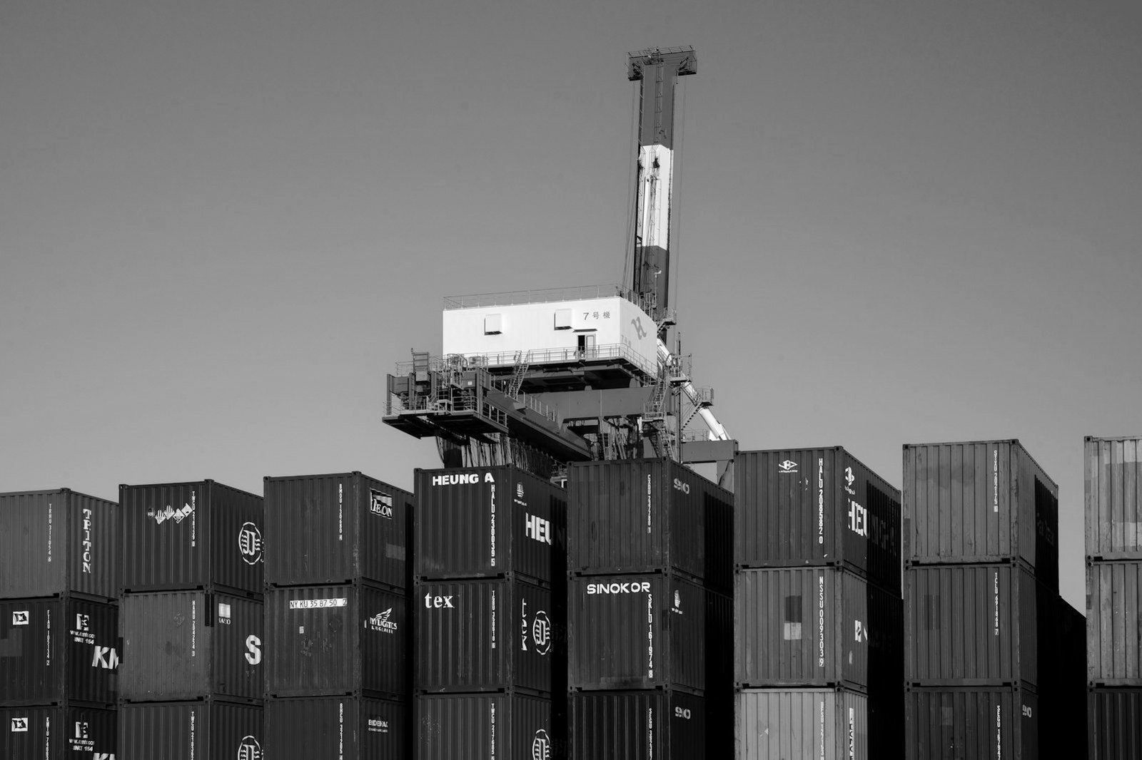 Demurrage and detention claim Bangladesh — container stacks in a port yard awaiting delivery