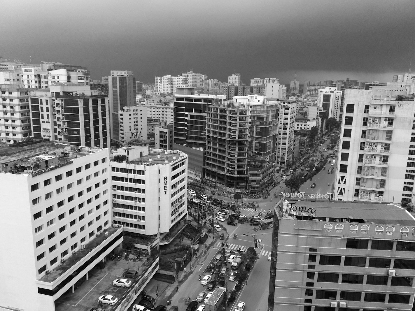 Developer landowner dispute Bangladesh — engineer inspecting an unfinished concrete building