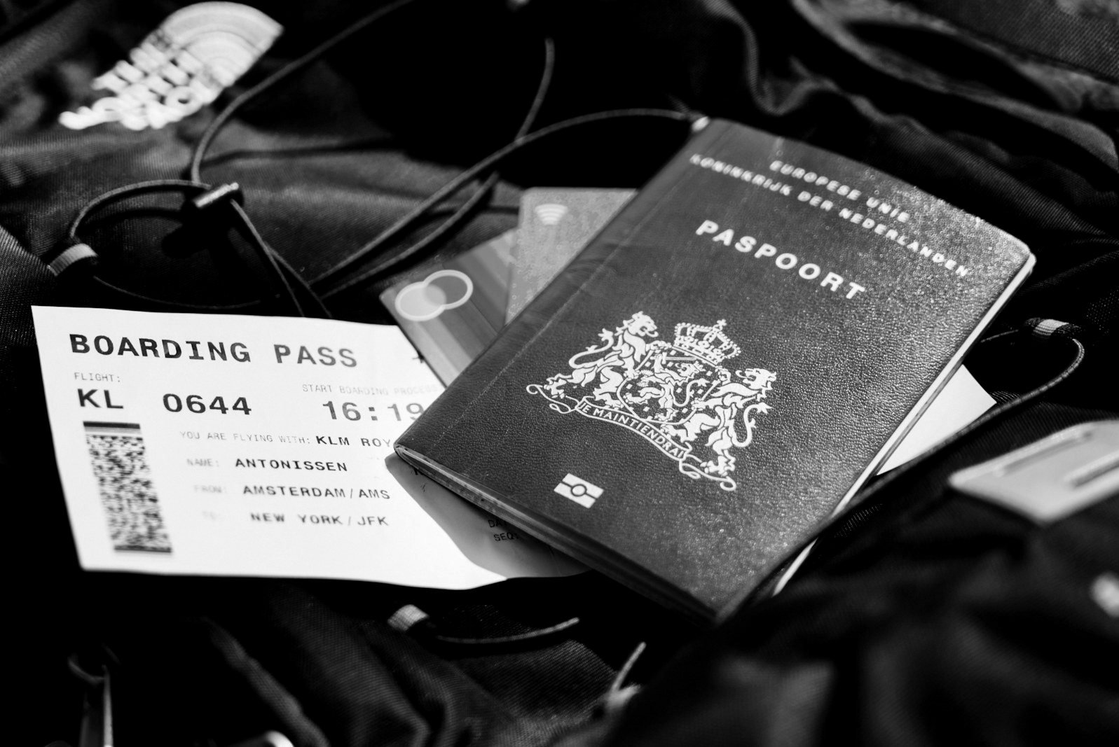 Employment law for expatriates Bangladesh — passport and visa documents for an E2 employment visa