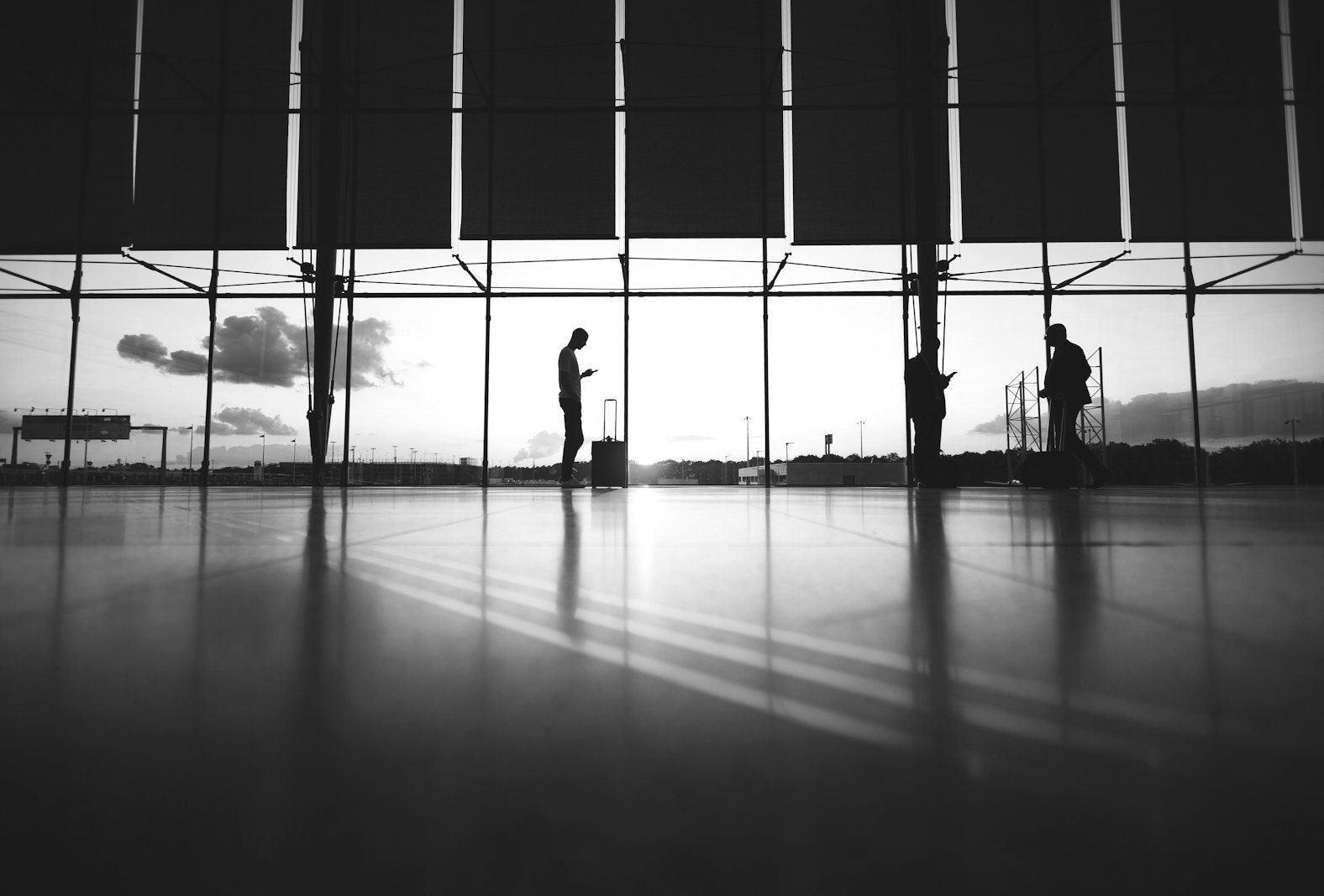 Employment law for expatriates Bangladesh — expatriate departing at the airport after work permit cancellation