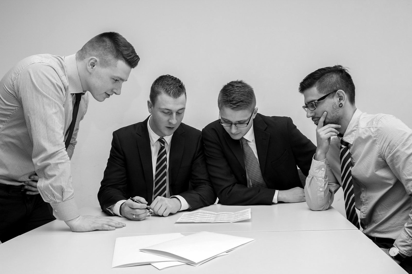 Enforcement of arbitral award in Bangladesh — lawyer reviewing an award and the challenge deadline
