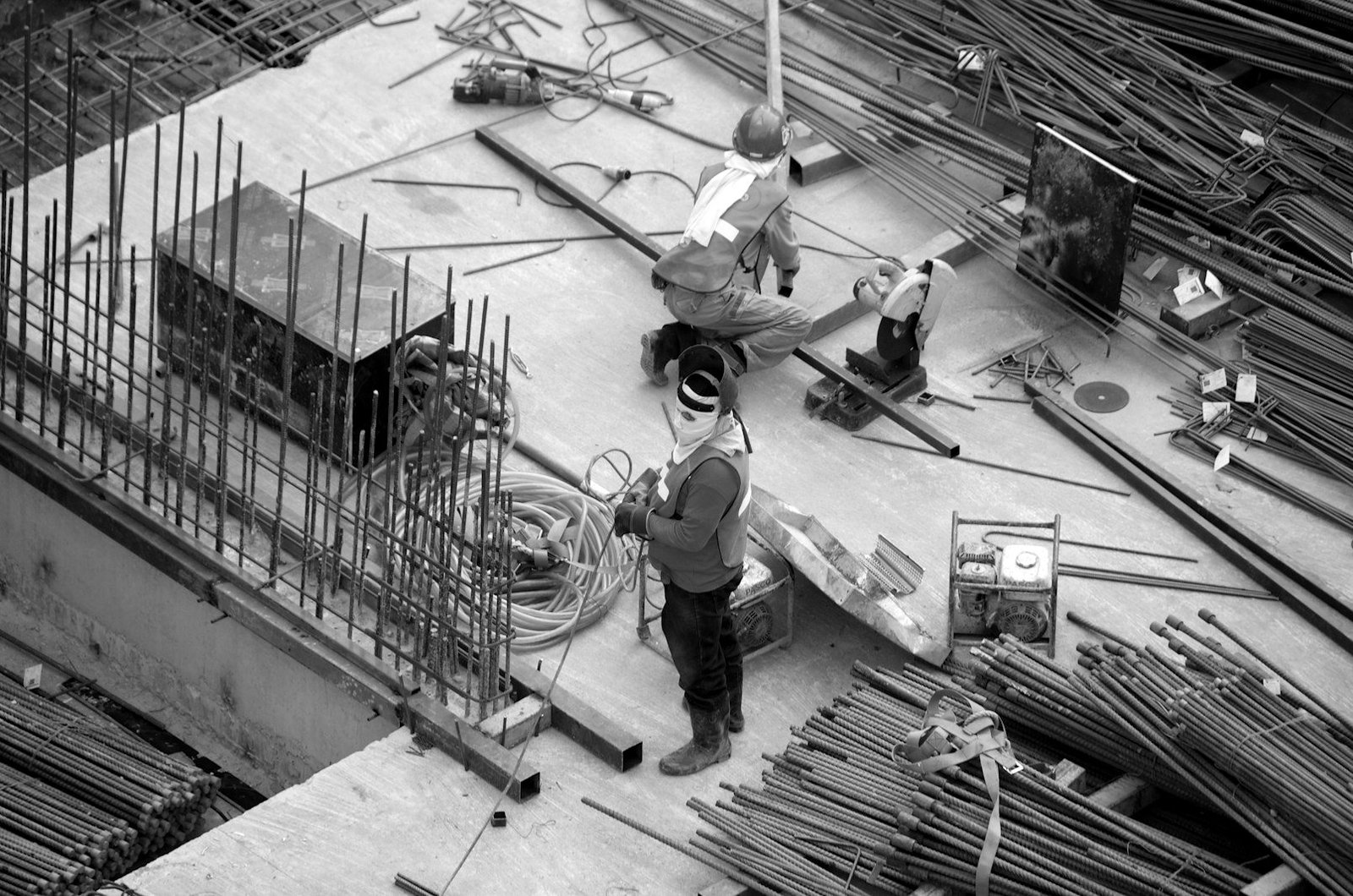 EPC contracts Bangladesh — engineers reviewing drawings on a power plant construction site