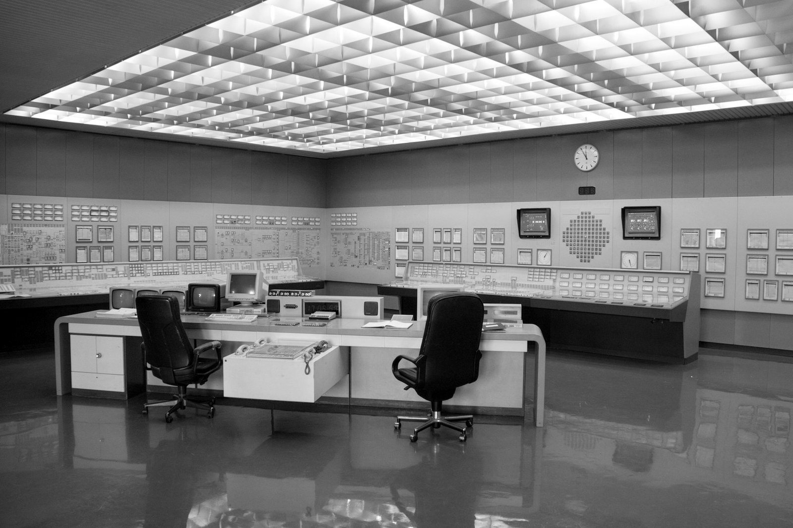 EPC contracts Bangladesh — operations control room of a completed power plant under an O&M contract