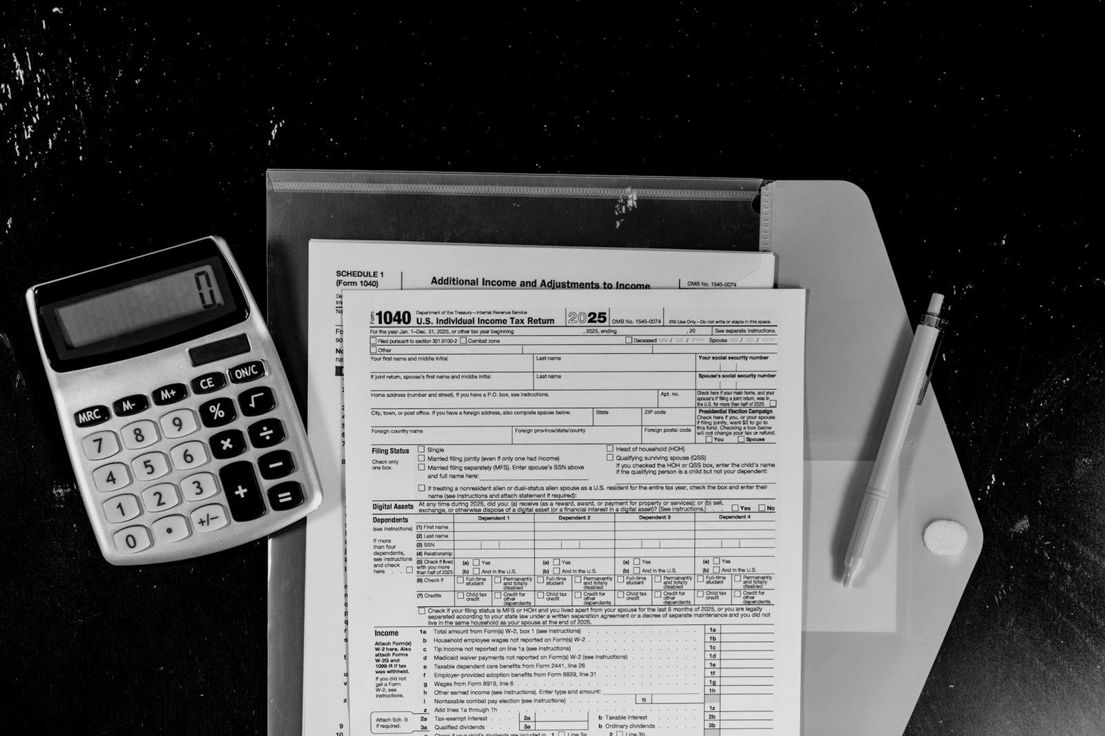 HS code dispute Bangladesh — reviewing an invoice and goods declaration for misdeclaration risk