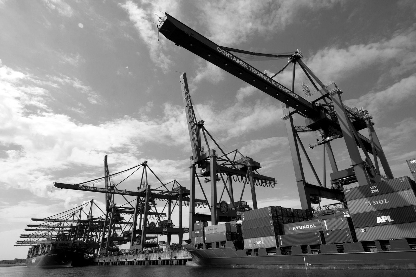 Incoterms Bangladesh — stacked shipping containers awaiting carriage