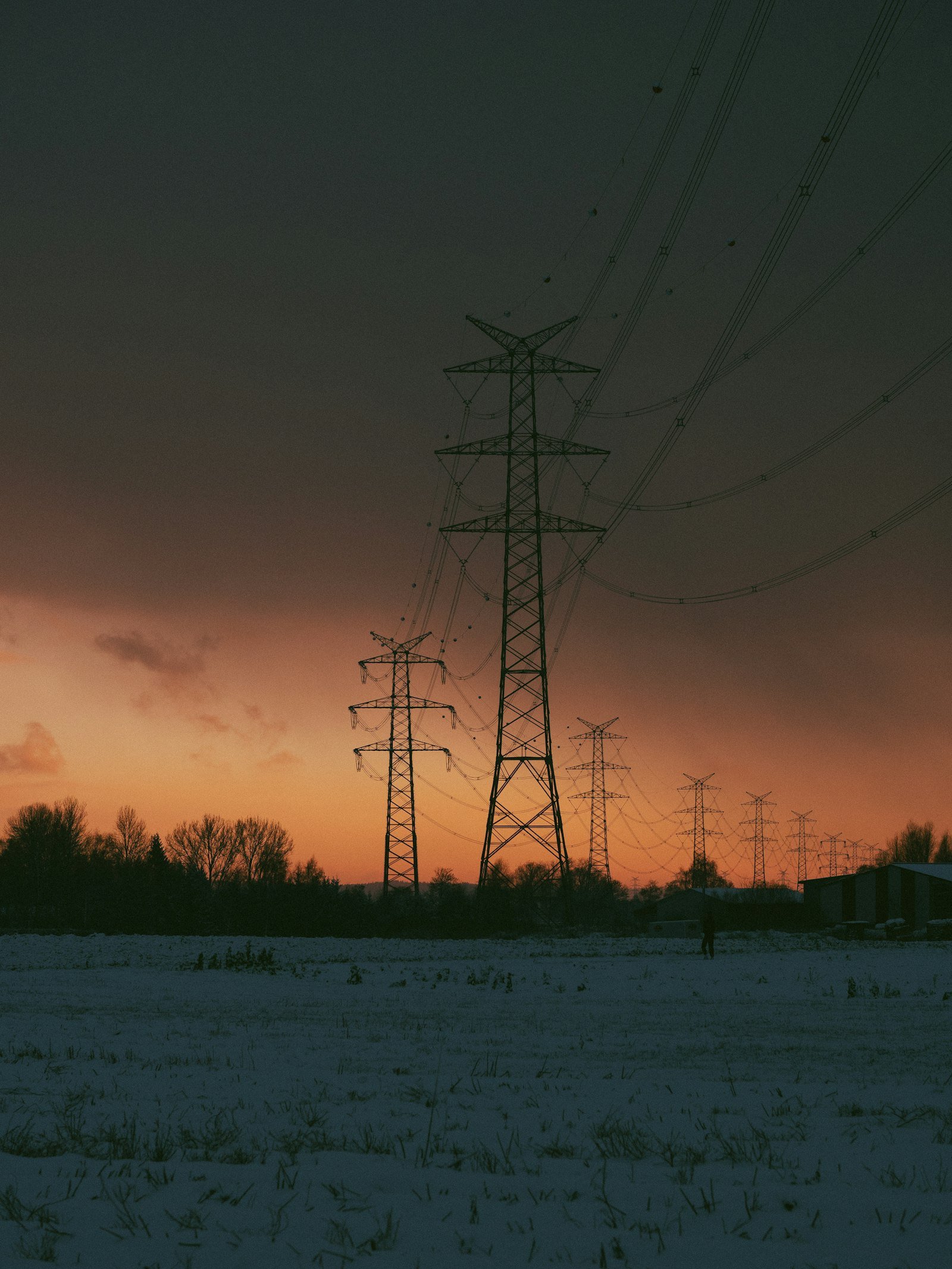 IPP payment disputes in Bangladesh: electricity pylons representing grid supply and lender exposure