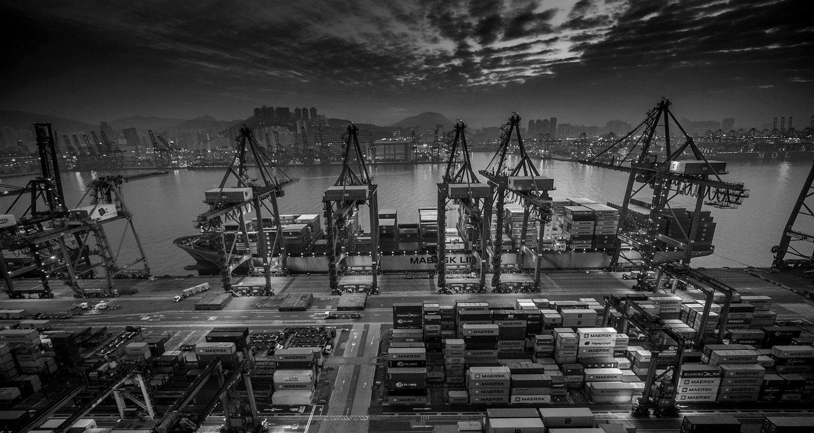 LC dispute Bangladesh — trade finance documents and shipping papers under review