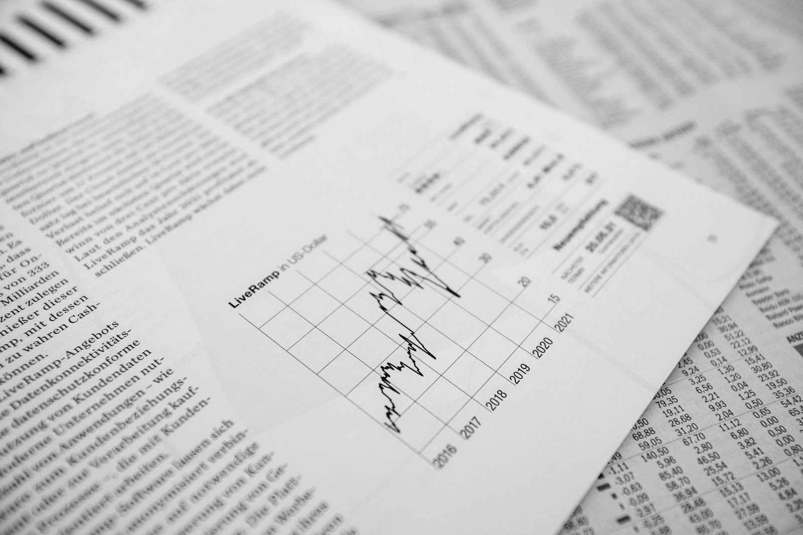 Loan defaulter Bangladesh — banker and client examining an outstanding liability position statement