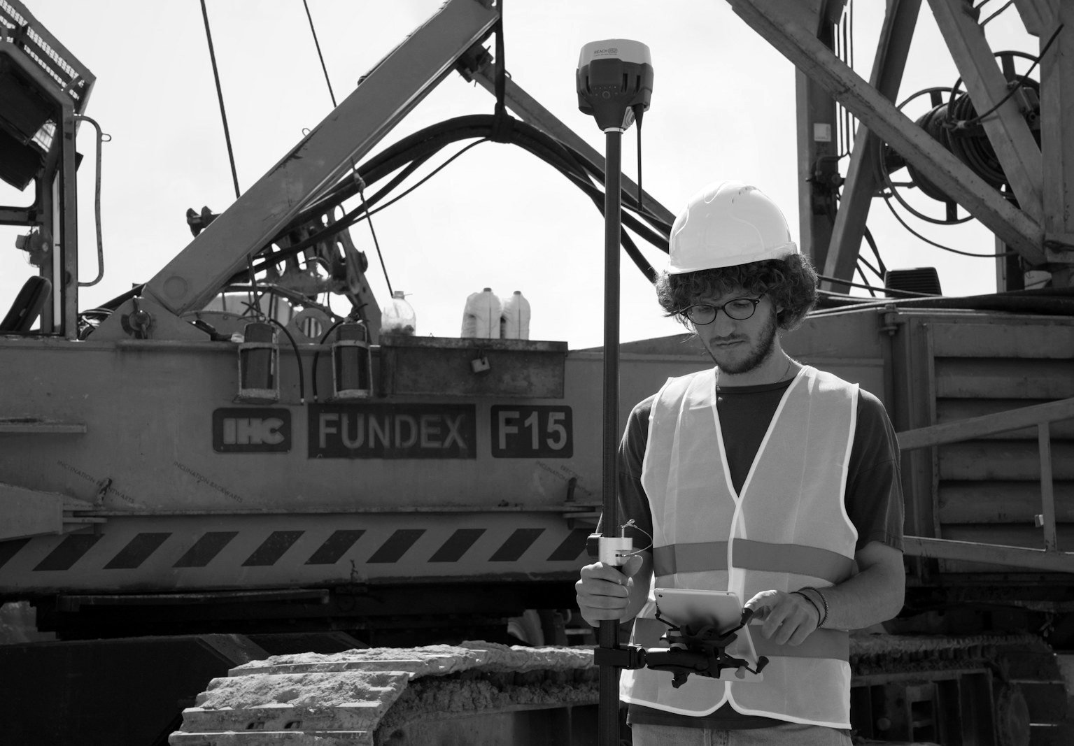 Partition suit in Bangladesh — surveyor measuring land for the commissioner's saham