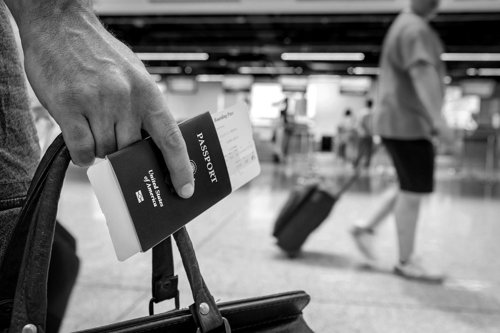 Permiso de trabajo en Bangladesh — pasaporte y documentos de salida en el aeropuerto
