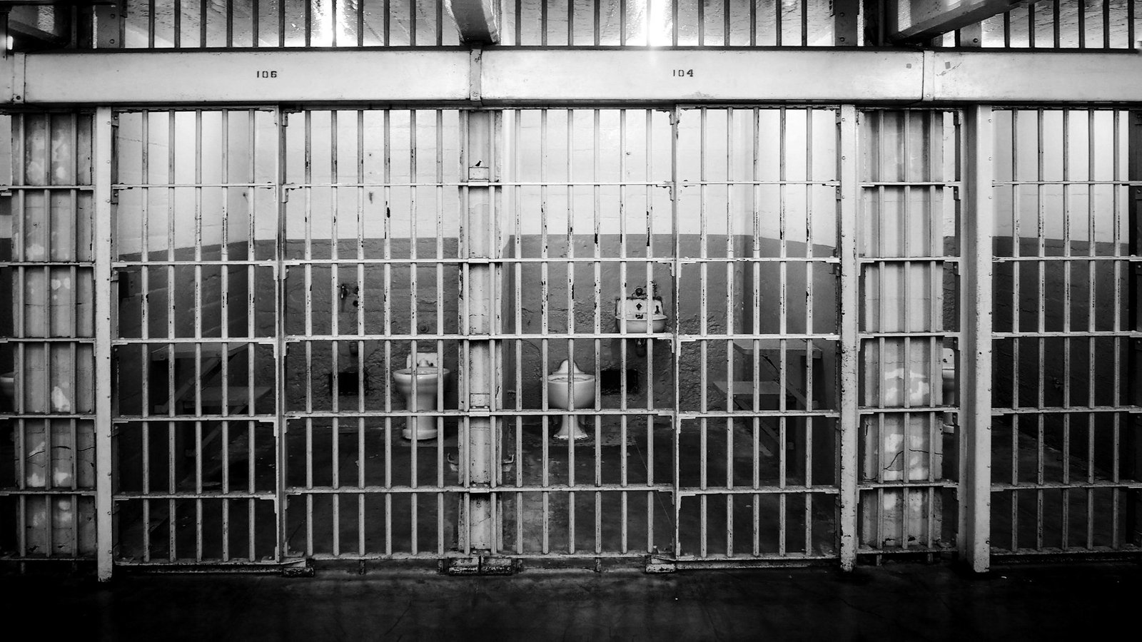 Rights of accused Bangladesh — defence lawyer advising a client before a criminal court hearing