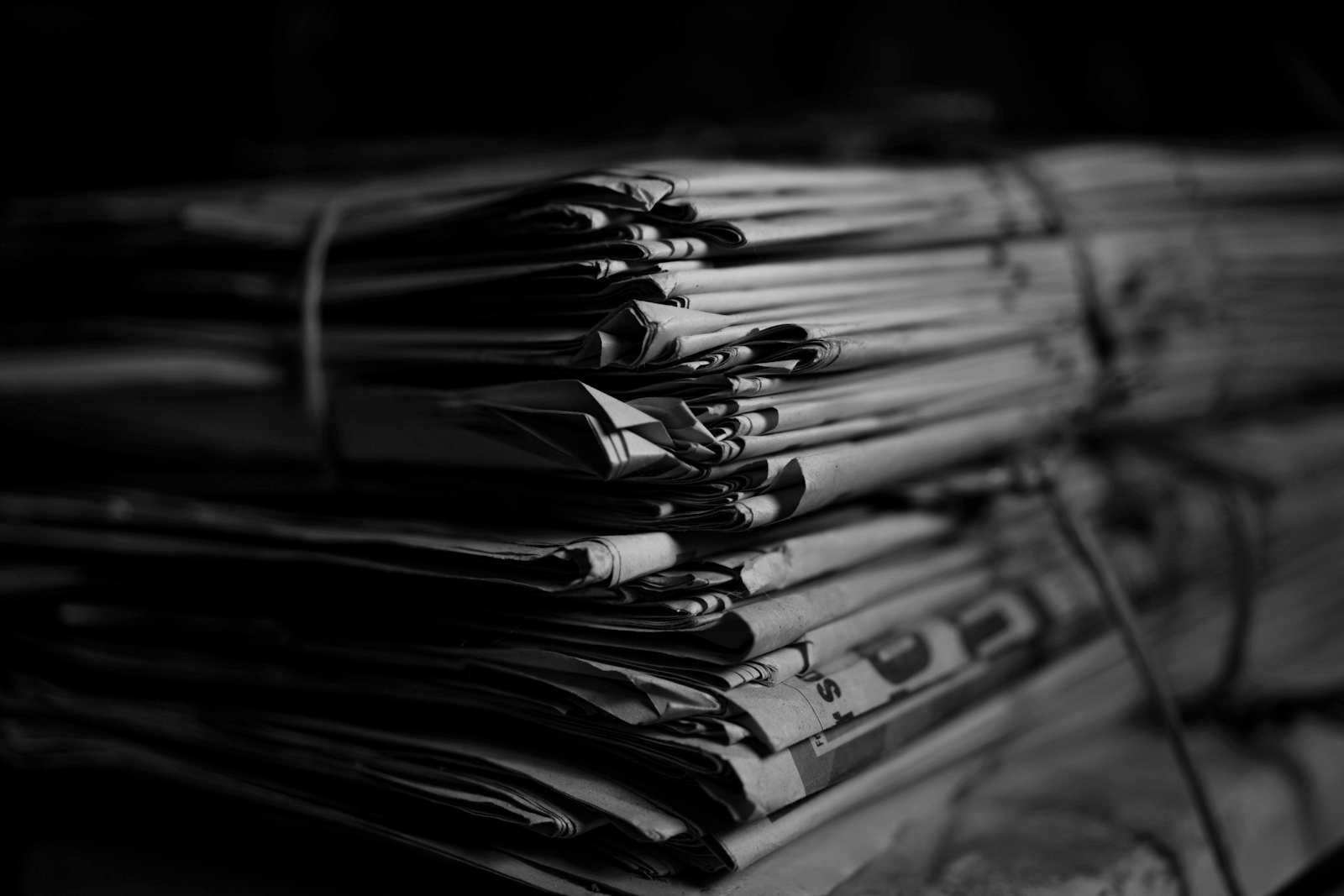 Set aside ex parte decree — process server's return and registered post records examined for defective service