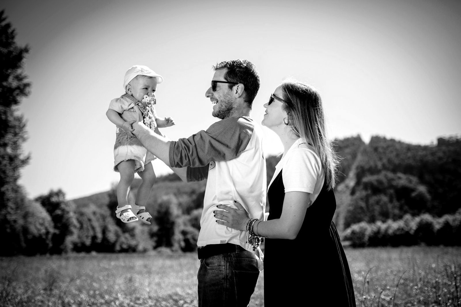 Surrogacy law Bangladesh — family with a child, reflecting guardianship under the Guardians and Wards Act