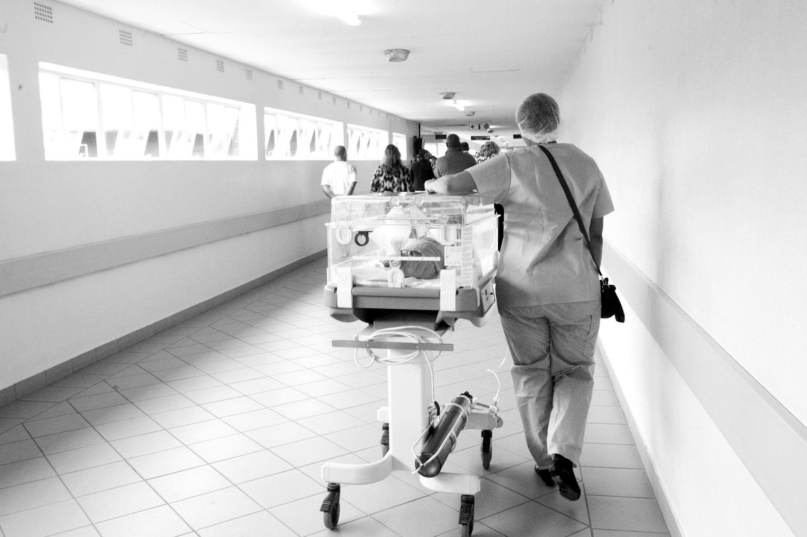 Surrogacy law Bangladesh and organ donation — surgical team in an operating theatre