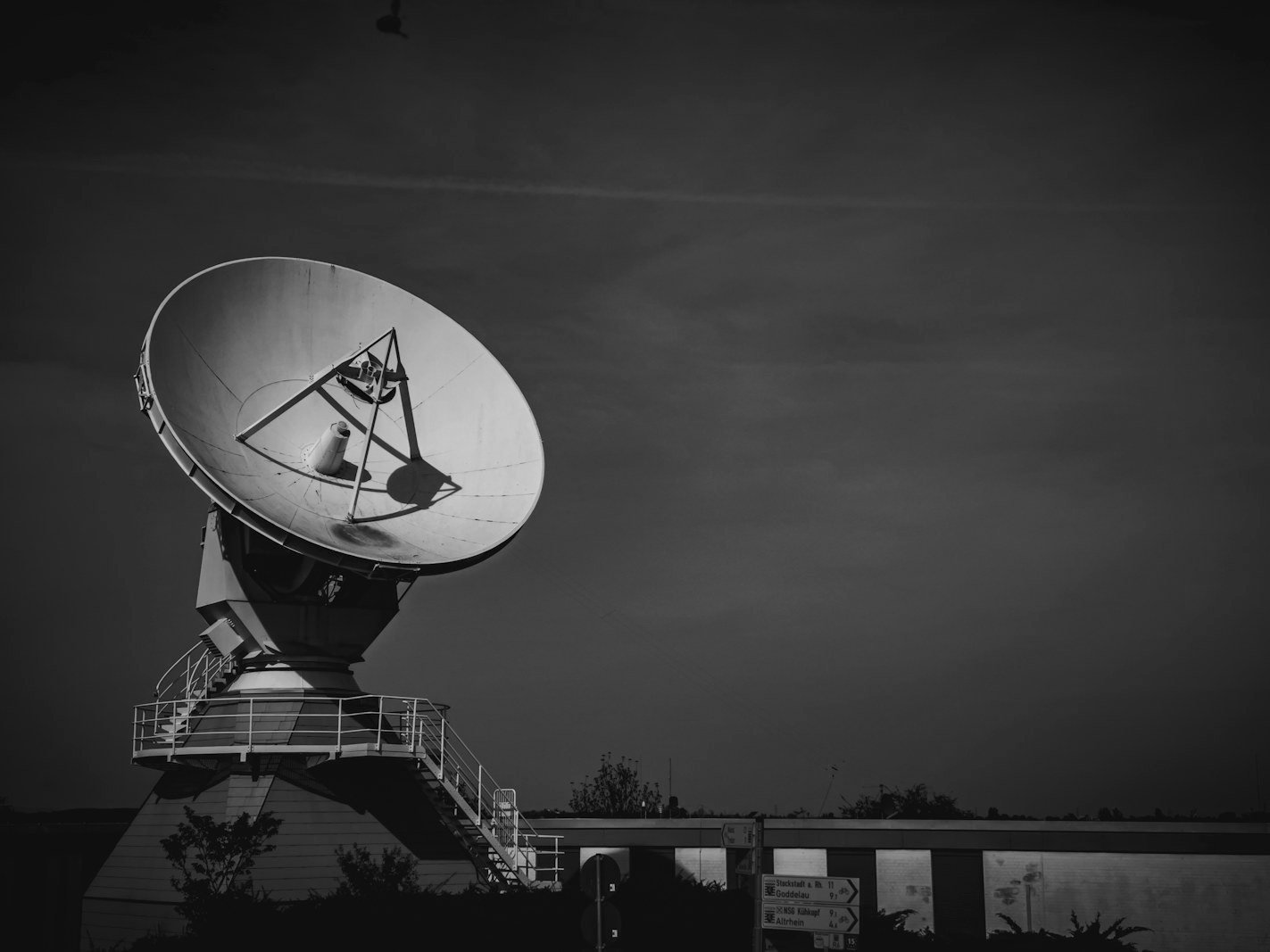 Telecommunications law Bangladesh — antennas representing BTRC spectrum assignment