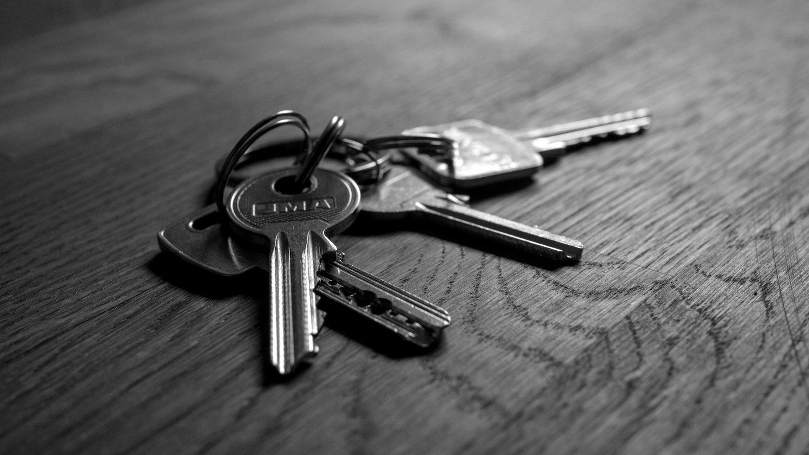 Tenant rights Bangladesh — tenancy agreement and keys on a desk before signing