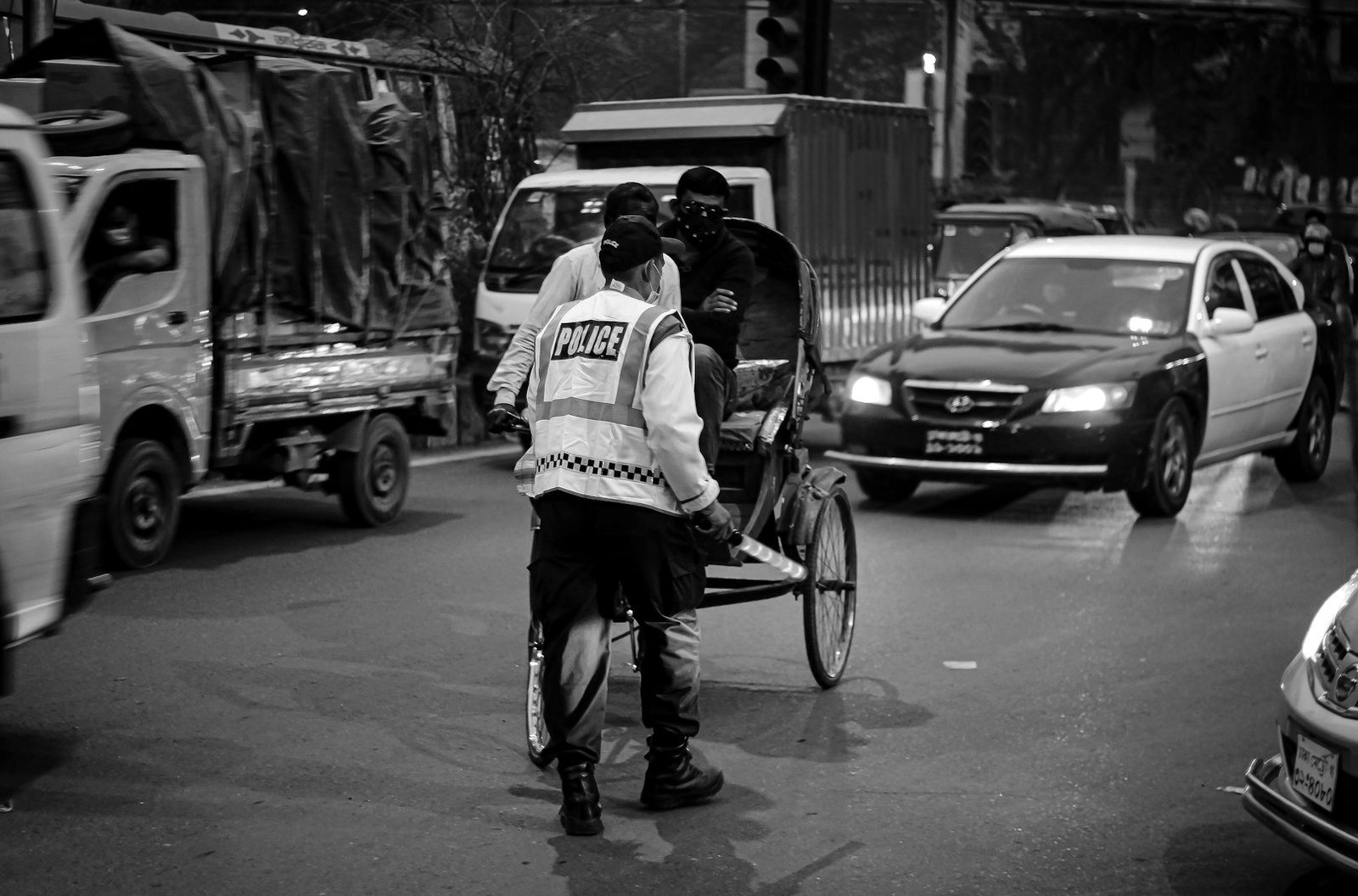 Traffic laws Bangladesh — busy city traffic with buses, cars and rickshaws