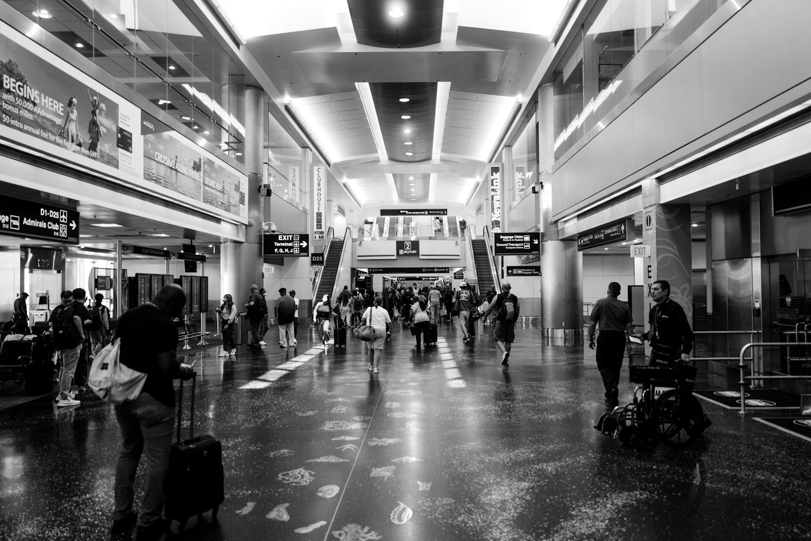 Types of visas in Bangladesh — family reunited at an airport arrivals hall