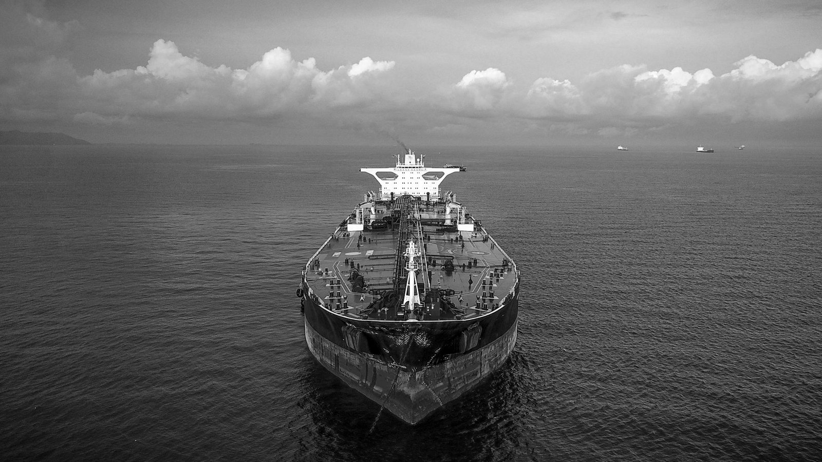 Wrongful ship arrest Bangladesh — bunker barge alongside a tanker during fuel supply